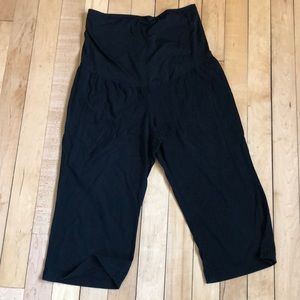 Maternity capris
